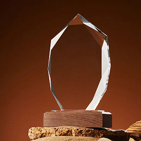 Skleněná trofej Everest sklo+dřevo Skleněná trofej Everest sklo+dřevo